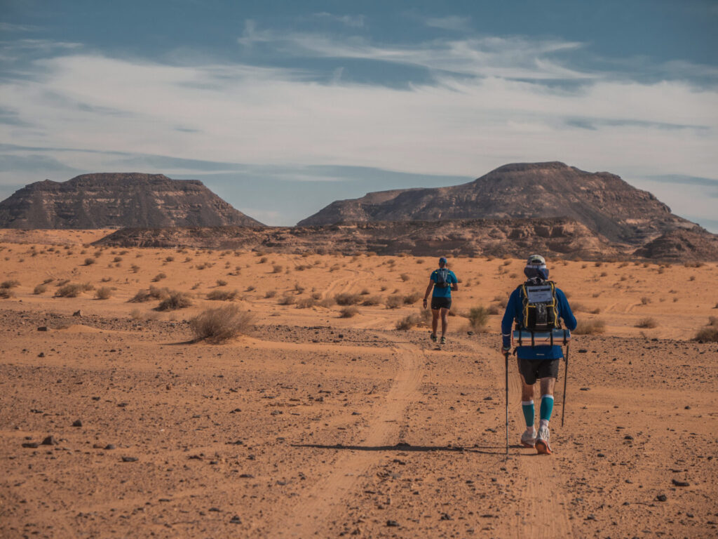 2 runners in the Hathor trail Ultramarathon